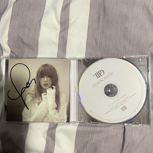 Signed Tortured Poets Department CD - Picture 5 of 8